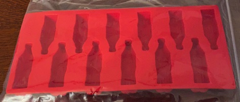 7516-8 € 3,00 coca cola vorm voor ijsklontjes in vorm van flesjes.jpeg